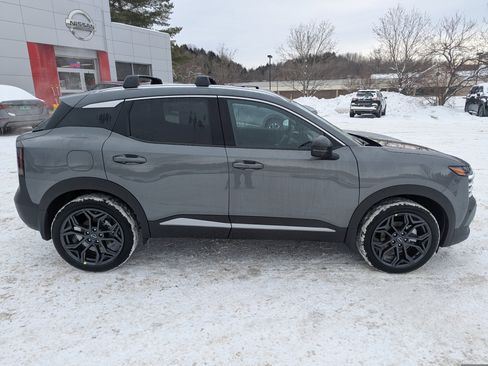New 2026 Nissan Kicks SR w/ Cold Weather Package image 8