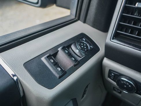 Used 2018 Ford F150 XLT image 21