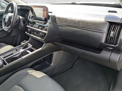 Used 2025 Nissan Pathfinder SV image 21