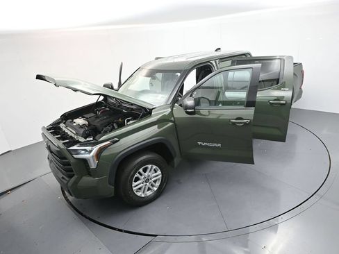 Used 2023 Toyota Tundra SR5 w/ SR5 Premium Package AWD/4WD image 34
