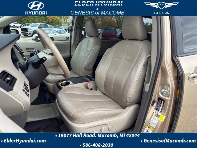 Used 2014 Toyota Sienna XLE FWD image 11