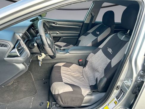 Used 2021 Toyota Camry SE FWD image 11