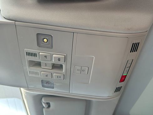 Used 2022 Volkswagen Taos SEL w/ Panoramic Sunroof Package image 29