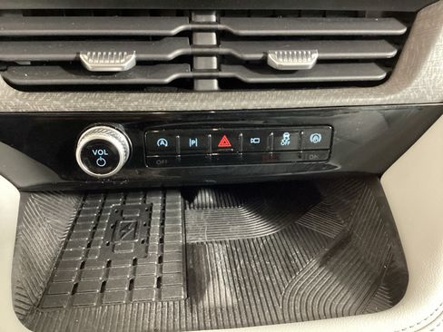 Used 2025 Ford Explorer Platinum w/ Ultimate Package AWD/4WD image 33