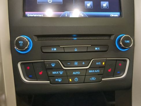 Used 2016 Ford Fusion SE w/ Equipment Group 202A FWD image 17