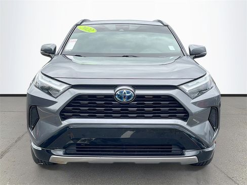 Used 2022 Toyota RAV4 SE image 2