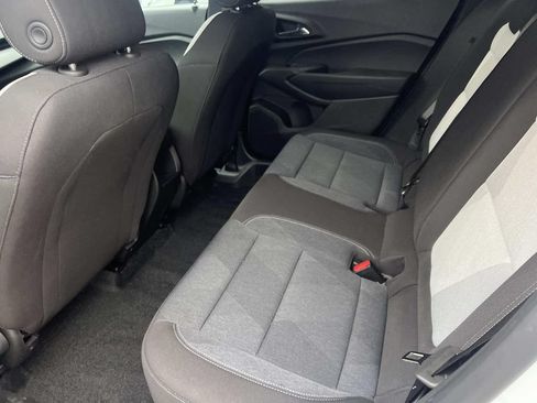 Used 2024 Chevrolet Trax LS w/ LS Convenience Package FWD image 11