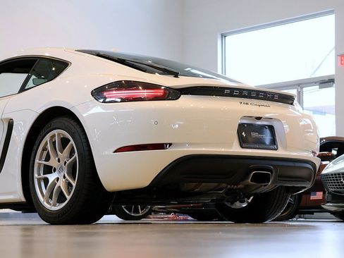 Used 2021 Porsche 718 Cayman image 32