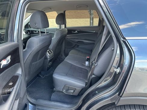 Used 2019 Kia Sorento AWD w/ LX Convenience Package image 9