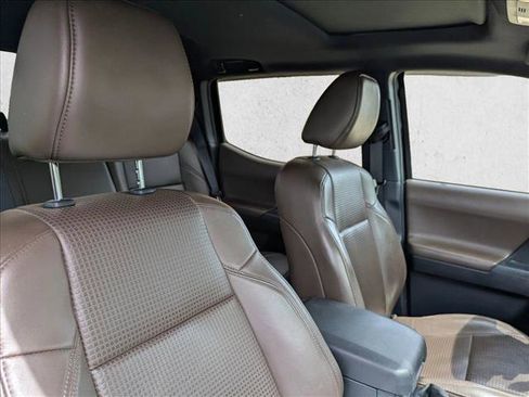 Used 2017 Toyota Tacoma Limited w/ Tow Package image 20