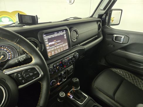 Used 2022 Jeep Gladiator Overland image 24