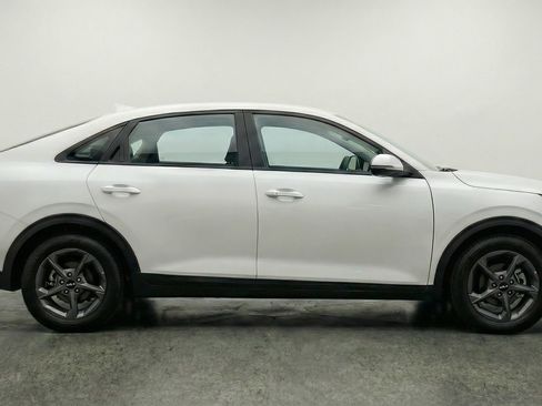 Used 2025 Kia K4 LXS image 11