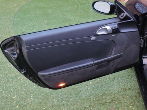 Used 2005 Porsche Boxster S image 31