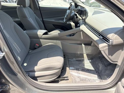 Used 2025 Hyundai Elantra SEL FWD image 25