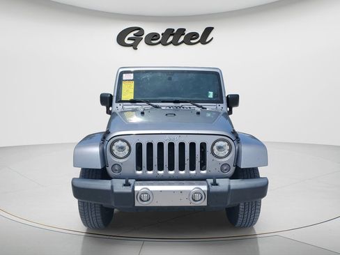 Used 2018 Jeep Wrangler Unlimited Sahara w/ Connectivity Group AWD/4WD image 2