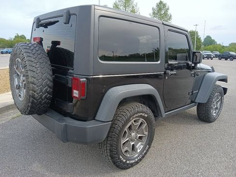 Used 2017 Jeep Wrangler Rubicon w/ Power Convenience Group AWD/4WD image 3