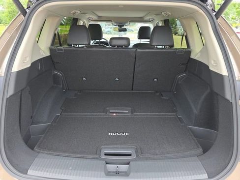 New 2025 Nissan Rogue SL w/ Tech Package image 24