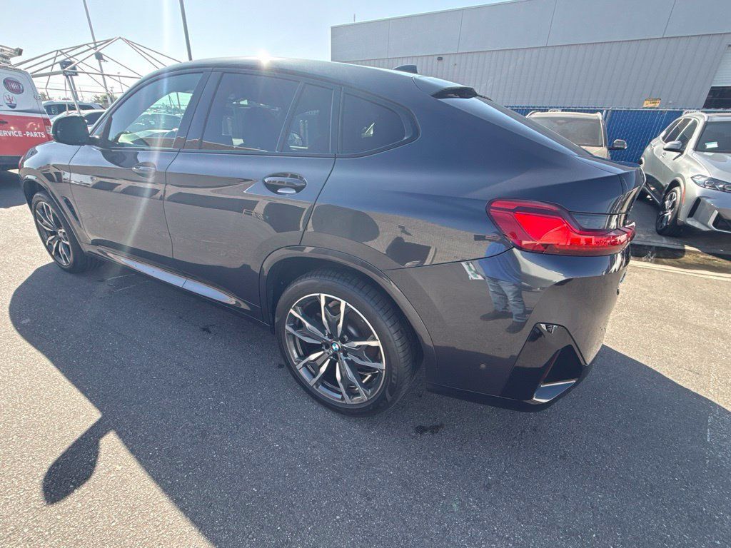 Used 2022 BMW X4 xDrive30i w/ M Sport Package AWD/4WD image 5
