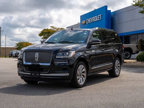 Used 2024 Lincoln Navigator Reserve AWD/4WD image 3