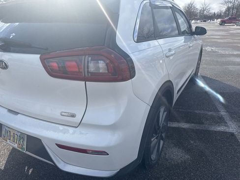 Used 2017 Kia Niro EX image 9