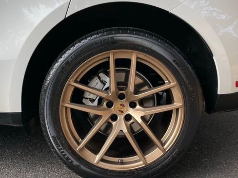 Used 2022 Porsche Macan Base image 6