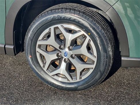 Used 2022 Subaru Forester Premium image 8