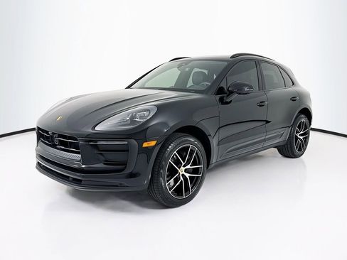 Certified 2025 Porsche Macan AWD/4WD image 1