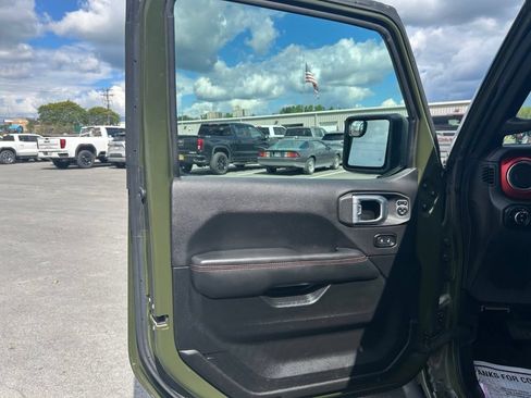 Used 2022 Jeep Gladiator Rubicon w/ Cold Weather Group AWD/4WD image 15