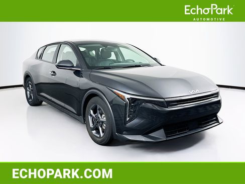 Used 2025 Kia K4 LXS image 1