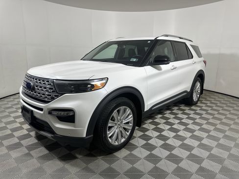 Used 2020 Ford Explorer Limited w/ Class III Trailer Tow Package AWD/4WD image 3