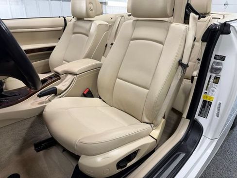 Used 2013 BMW 328i Convertible RWD image 22