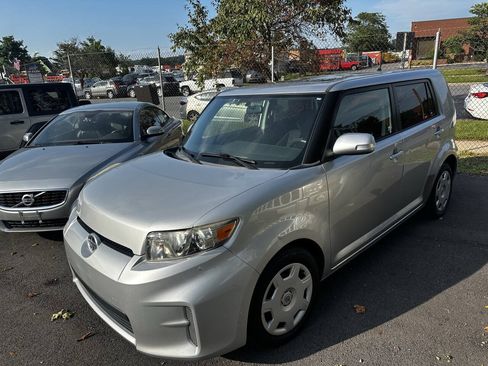 Used 2011 Scion xB FWD image 7