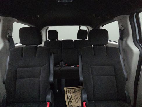 Used 2016 Dodge Grand Caravan SE image 18