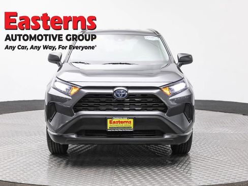 Used 2021 Toyota RAV4 LE image 2