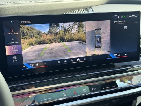 Used 2026 BMW 740i xDrive w/ Premium Package image 8