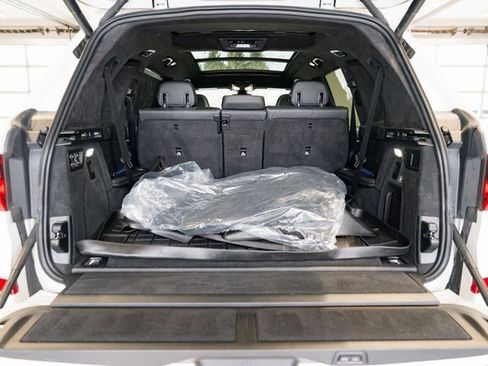 Used 2022 BMW X7 M50i w/ Cold Weather Package image 8