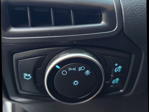 Used 2017 Ford Focus SE image 16