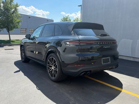 Certified 2025 Porsche Cayenne S AWD/4WD image 3