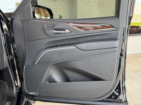 Used 2023 Cadillac Escalade Premium Luxury AWD/4WD image 50