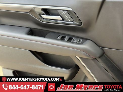 Used 2025 Chevrolet Suburban RST w/ Comfort Package image 26