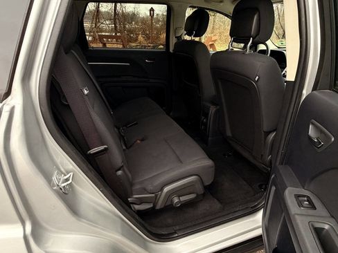 Used 2010 Dodge Journey SXT w/ Flexible Seating Group image 15