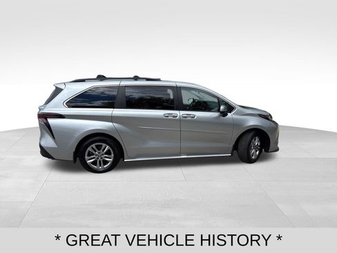 Used 2023 Toyota Sienna XLE AWD/4WD image 6