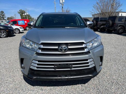 Used 2019 Toyota Highlander XLE image 3