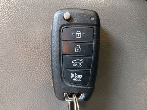 Used 2025 Hyundai Elantra SE FWD image 32