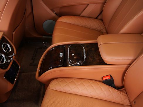 Used 2017 Bentley Bentayga AWD/4WD image 37