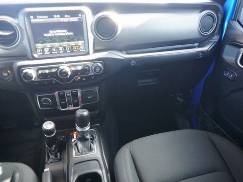 Used 2021 Jeep Gladiator Willys image 21