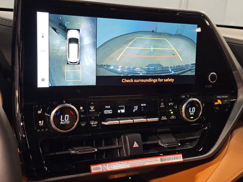 New 2026 Toyota Highlander Platinum AWD/4WD image 18
