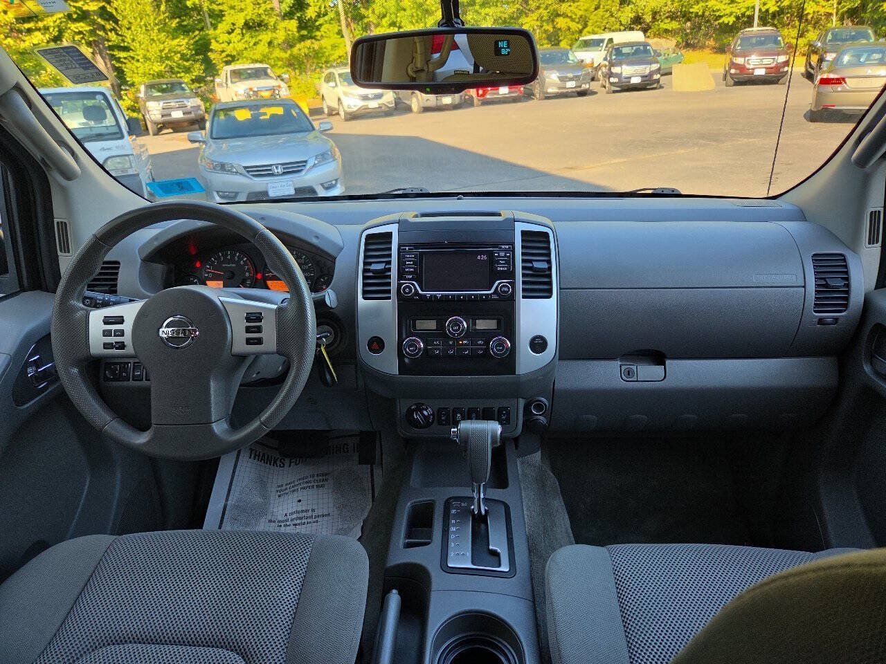 Used 2015 Nissan Frontier SV w/ SV Value Truck Package AWD/4WD image 13