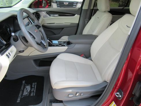 Used 2020 Cadillac XT6 Premium Luxury FWD image 16