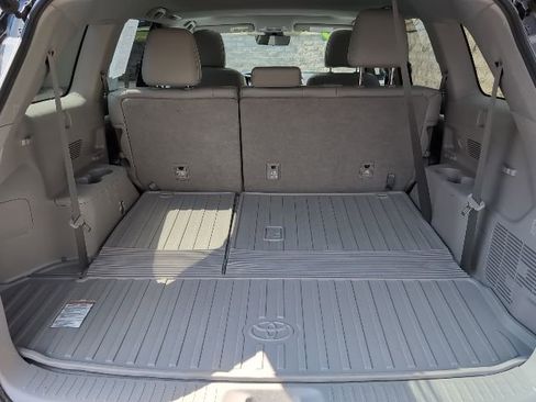 Used 2019 Toyota Highlander XLE w/ Protection Package #3 AWD/4WD image 32